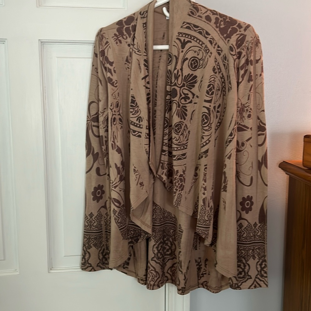 Flowy cardigan, fun design